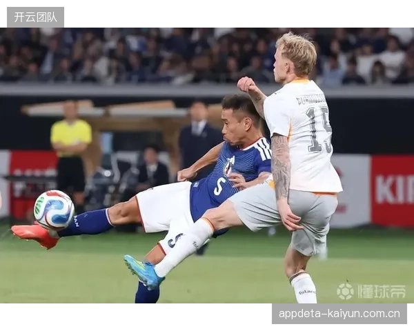 老将长友佑都第五次出征世界杯，为球队更衣室注入经验。
